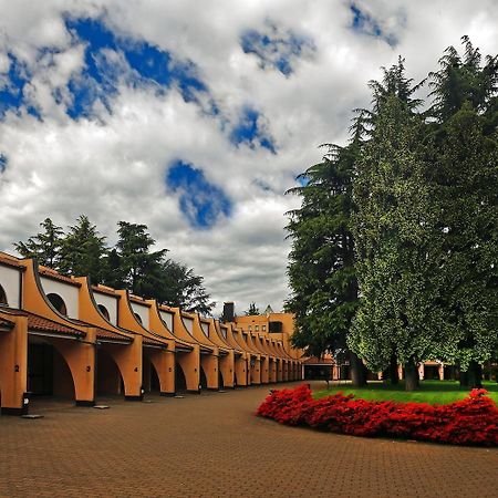 Hotel Pineta Busto Arsizio Buitenkant foto