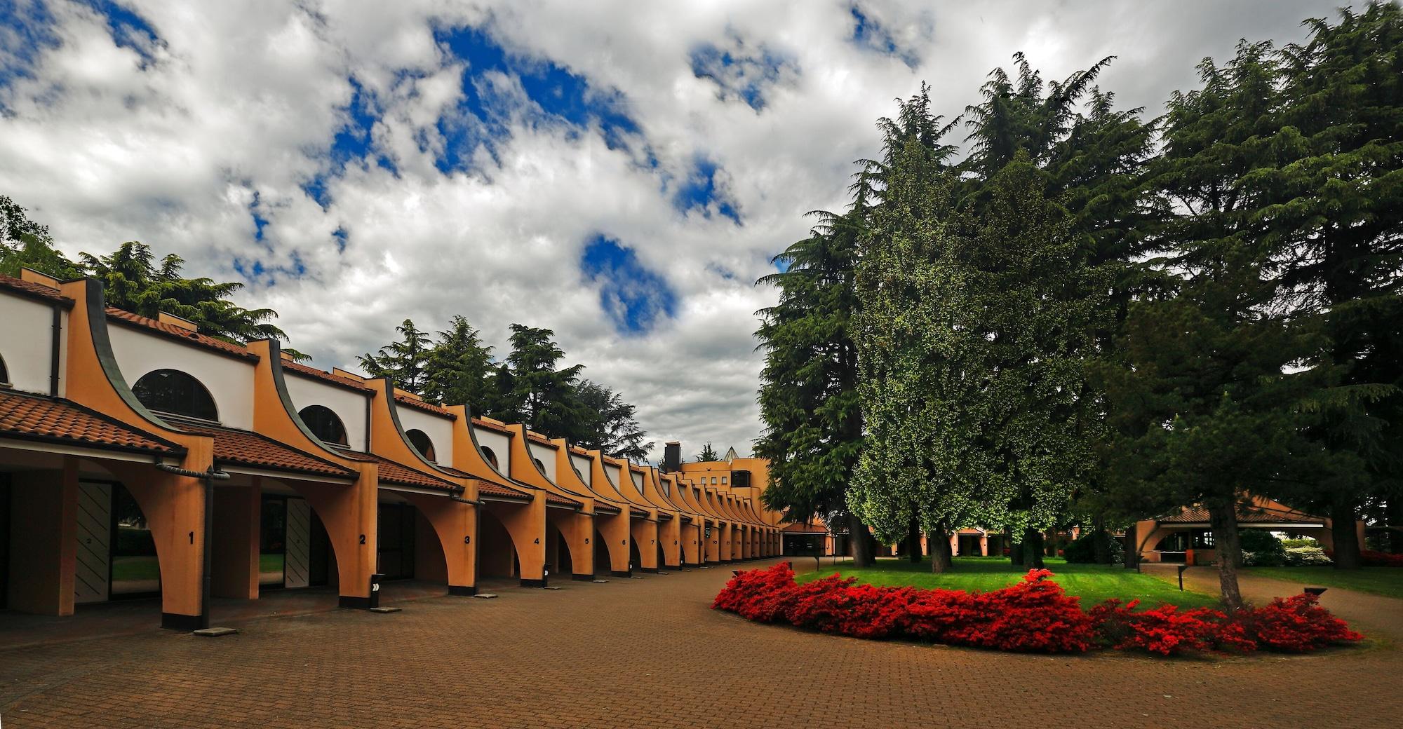 Hotel Pineta Busto Arsizio Buitenkant foto