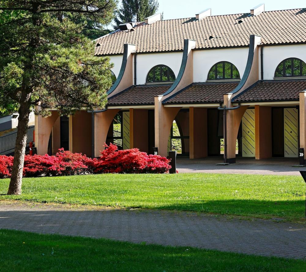 Hotel Pineta Busto Arsizio Buitenkant foto