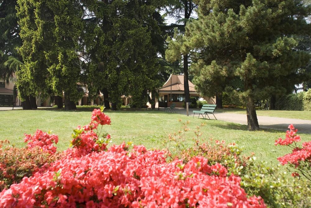 Hotel Pineta Busto Arsizio Buitenkant foto