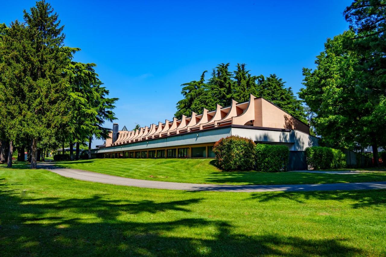 Hotel Pineta Busto Arsizio Buitenkant foto