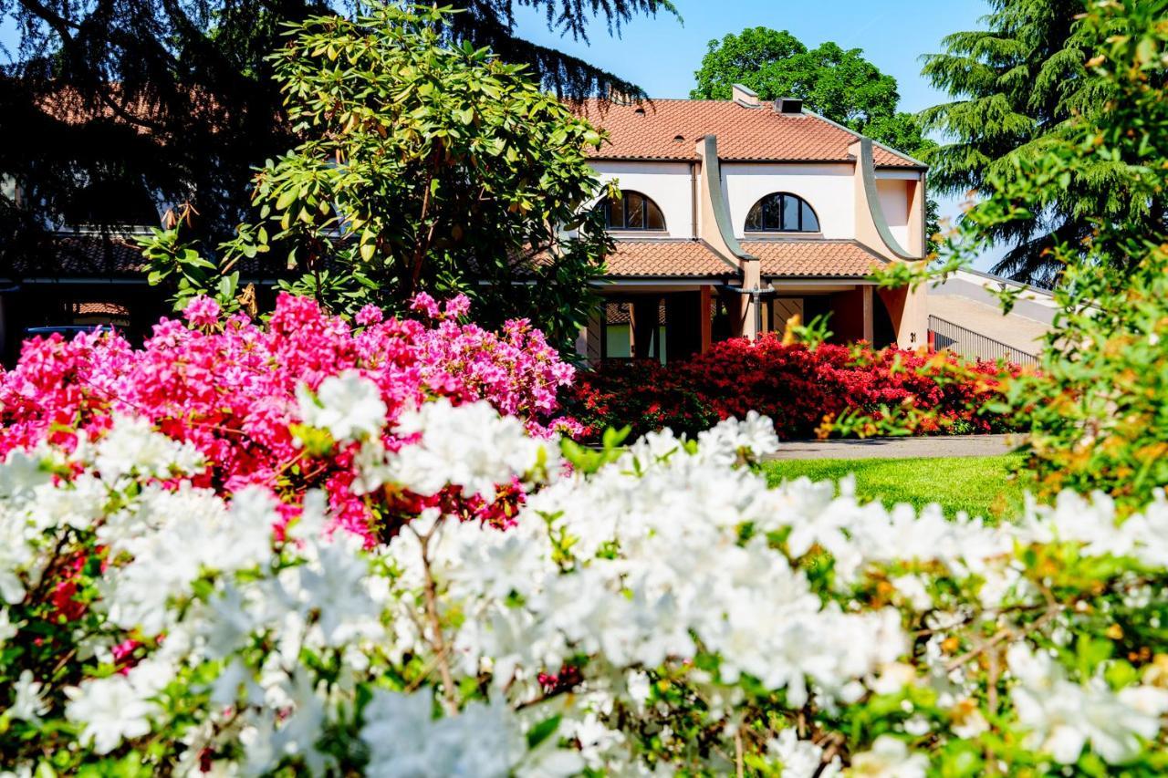 Hotel Pineta Busto Arsizio Buitenkant foto