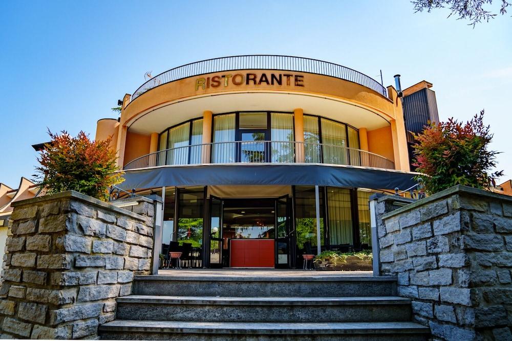 Hotel Pineta Busto Arsizio Buitenkant foto