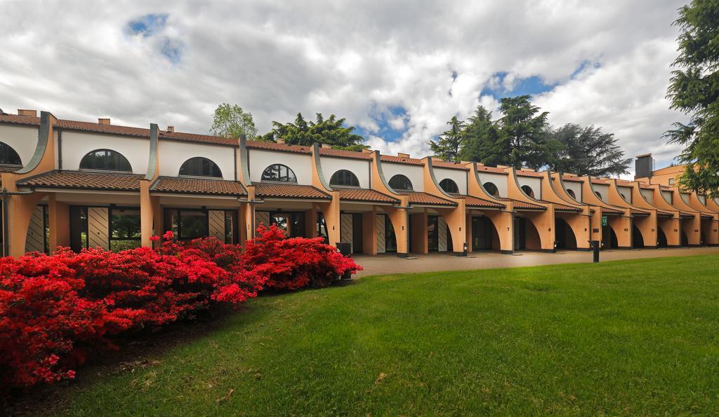 Hotel Pineta Busto Arsizio Buitenkant foto